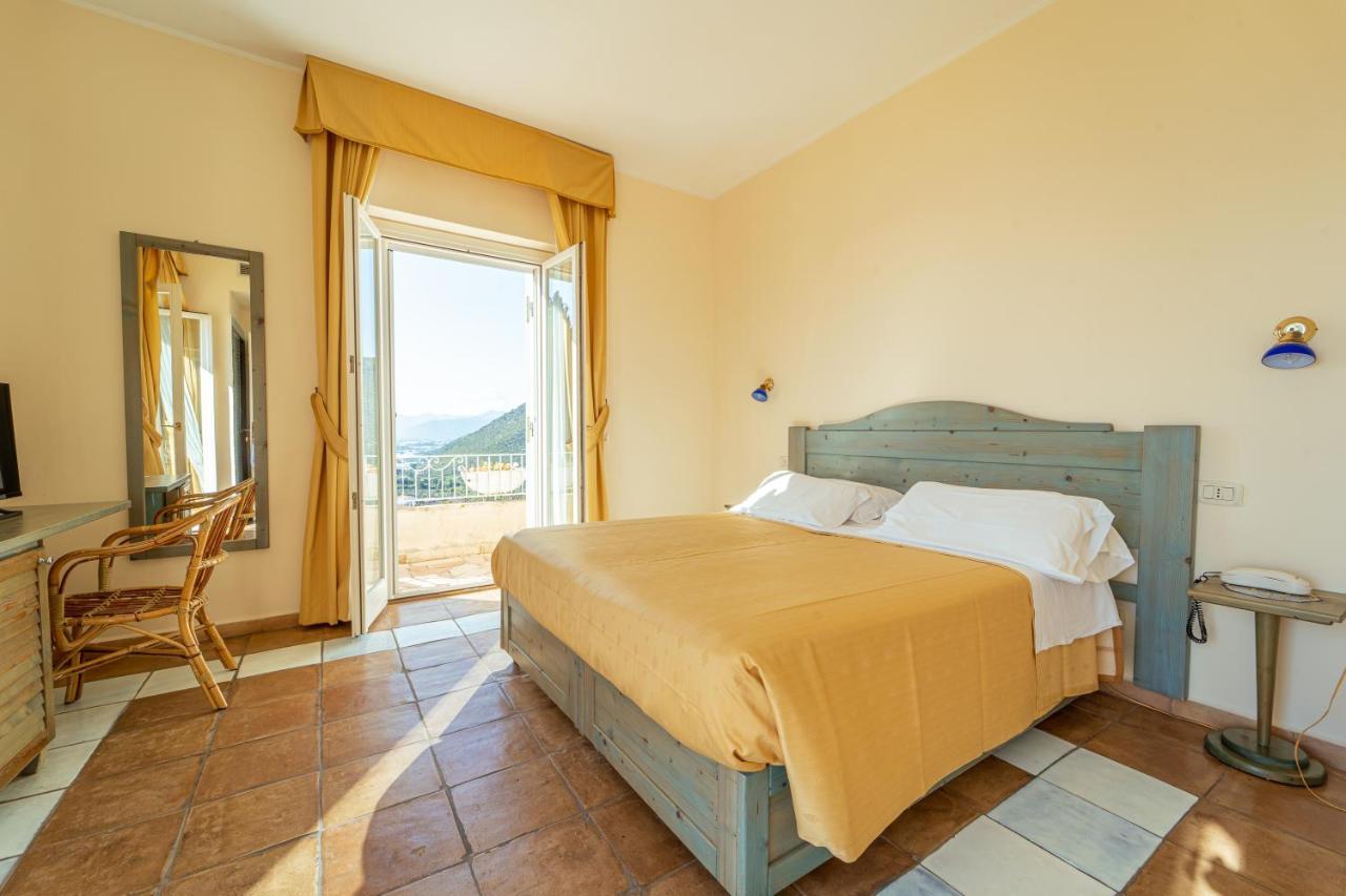 Hotel Belvedere Sperlonga Exterior photo